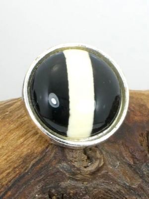 Oorclips in zwart en wit