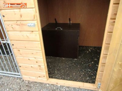 Hondenhok / hondenkennel met tuinhuis / opberghuis