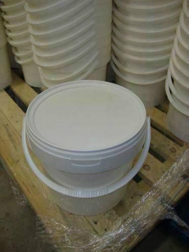 Emmers met deksel, 10 liter, uit voorraad leverbaar.