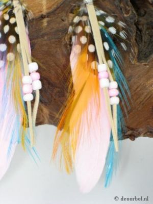 Mooie roze kleurige veren oorbellen (hanger)