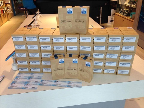 Samsung Galaxy S5, Apple iPhone 5S