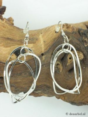 Zilverkleurige gedraaide metalen oorbellen 