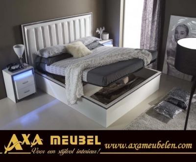 hooglans wit swarovski meubelen AXA Rotterdam breda den haag