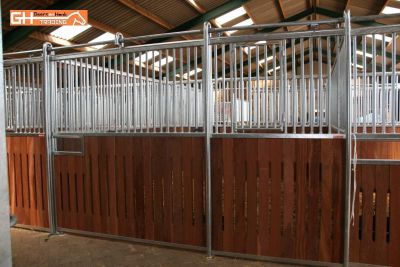 Luxe gebruikte paardenboxen van Laake gebruikt op de Equitana in Essen