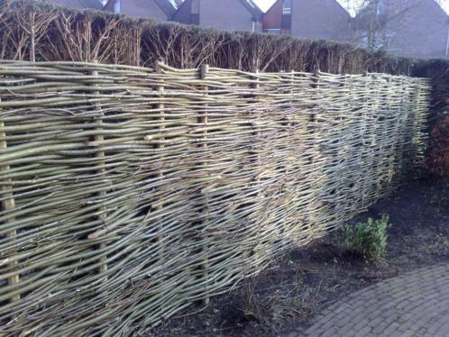 Wilgentenen schutting; afrastering op natuurlijke wijze!