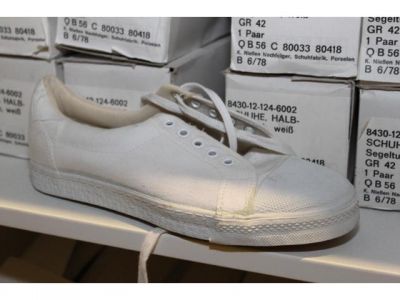 Partij sneakers 100 paar maat 42 tot 46