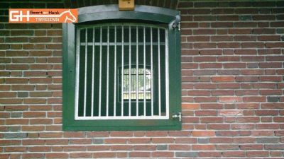 Staldeuren deuren vensters ramen stalraam stalramen