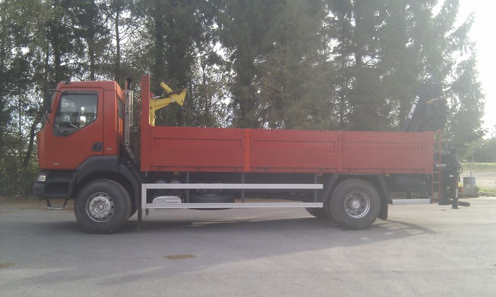 Vrachtwagen met Hiab laadkraan Renault Kerax 260