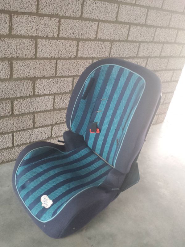 Kinderstoel (weinig gebruikt) voor in de auto te koop 