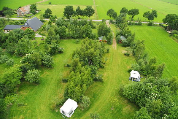 Boerderij met kleinschalig natuurkampeerterrein