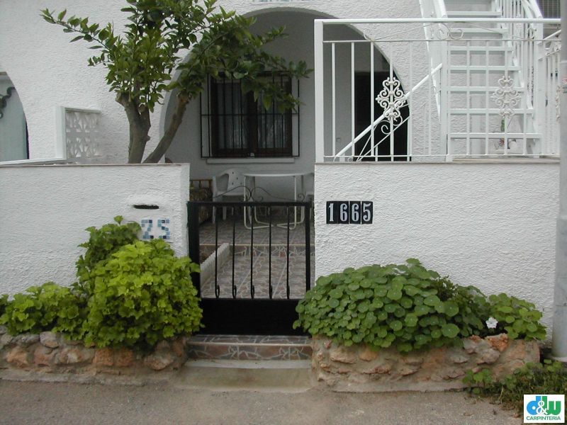 Klein huisje aan crissisprijs te costablanca torrevieja 4 pers 