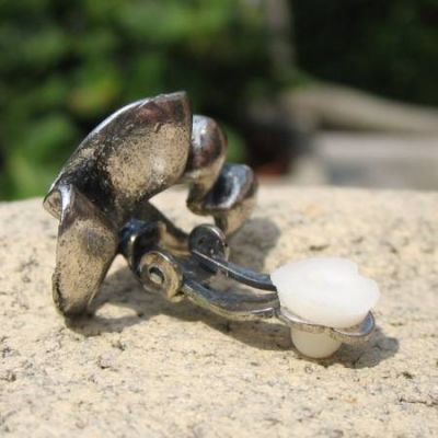 Zilverkleurige oorclips met strasssteentjes