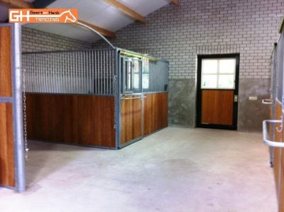 Kruiwagens, matten, beschermbeugels, wasplaatsbeugels enz.