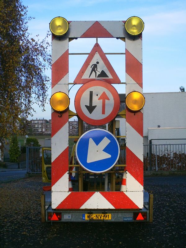 Verkeersregelaars te huur.