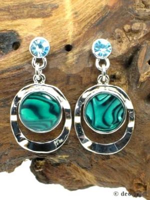Mooie oorbellen met groene inleg en strass (steker).