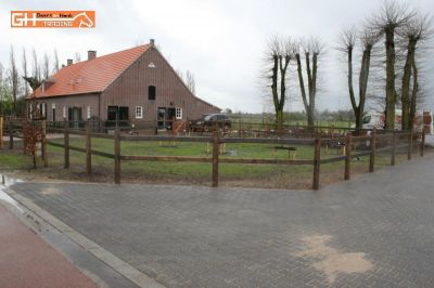 Degelijke houten paardenbak omheining rijbak bak	