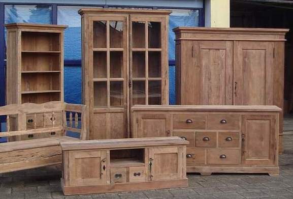 Grote teakmeubelshow van teakmeubelen bij teakpaleis in beringe en baarle-hertog