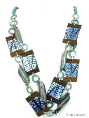 Blauwe halsketting (nature look) van Wings.