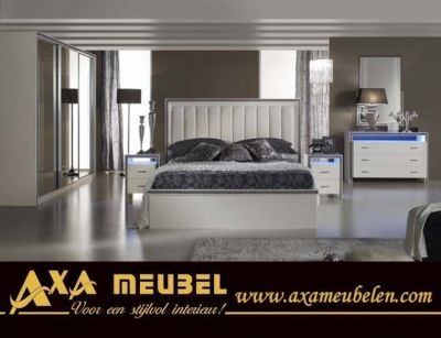 hooglans wit swarovski meubelen AXA Rotterdam breda den haag