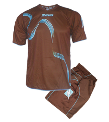 Nieuwe voetbaltenues uit Italie vanaf 14,00 EUR